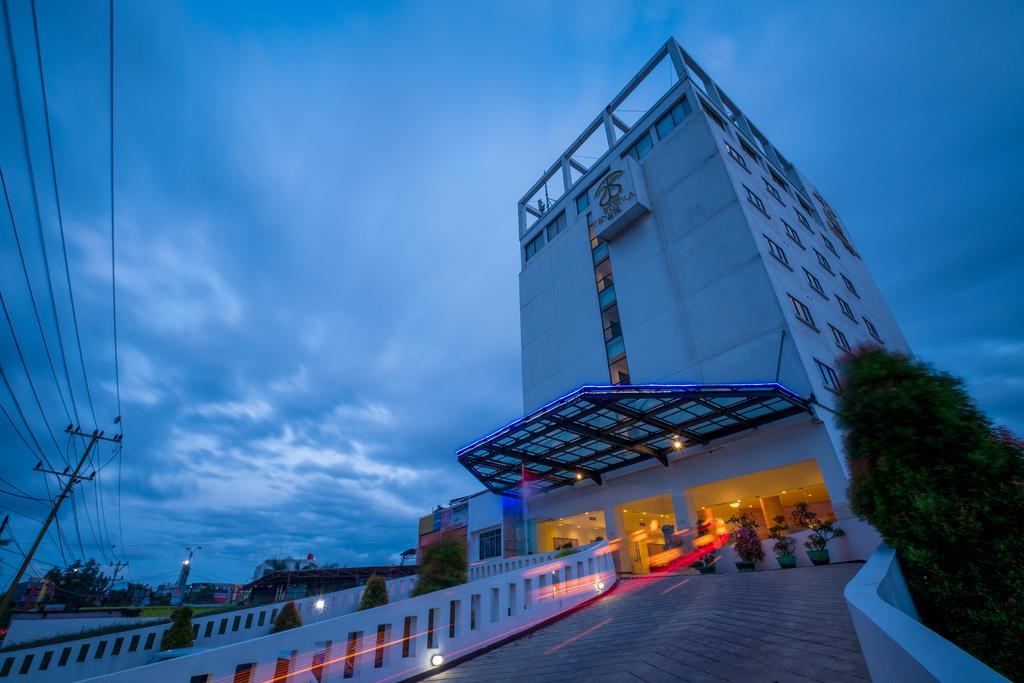 ซินเทซ่า เพนนินซูล่า โฮเทล ปาเลมบัง Hotel ภายนอก รูปภาพ